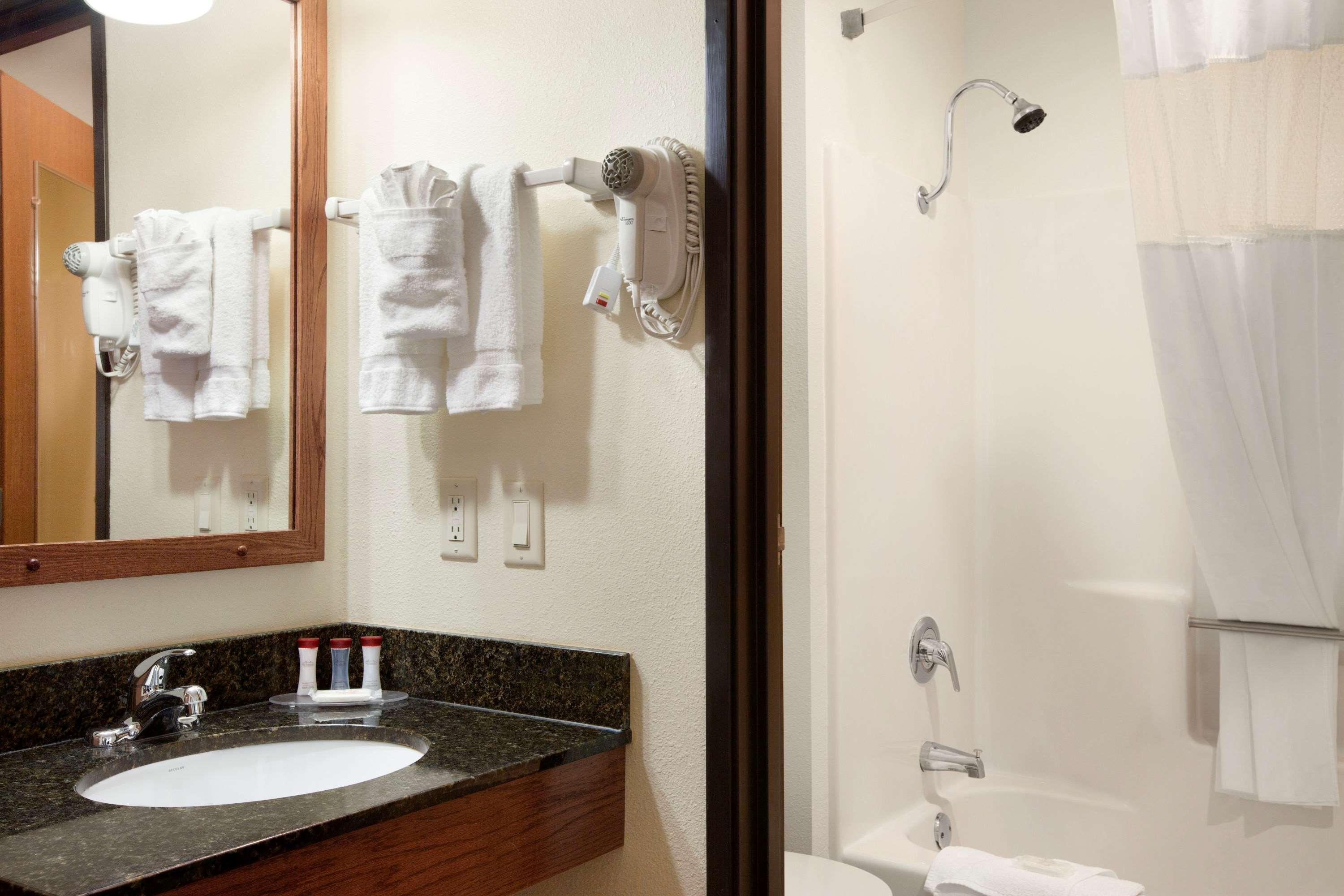 Ramada By Wyndham Wisconsin Dells I-90 Hotel Lake Delton Exterior foto