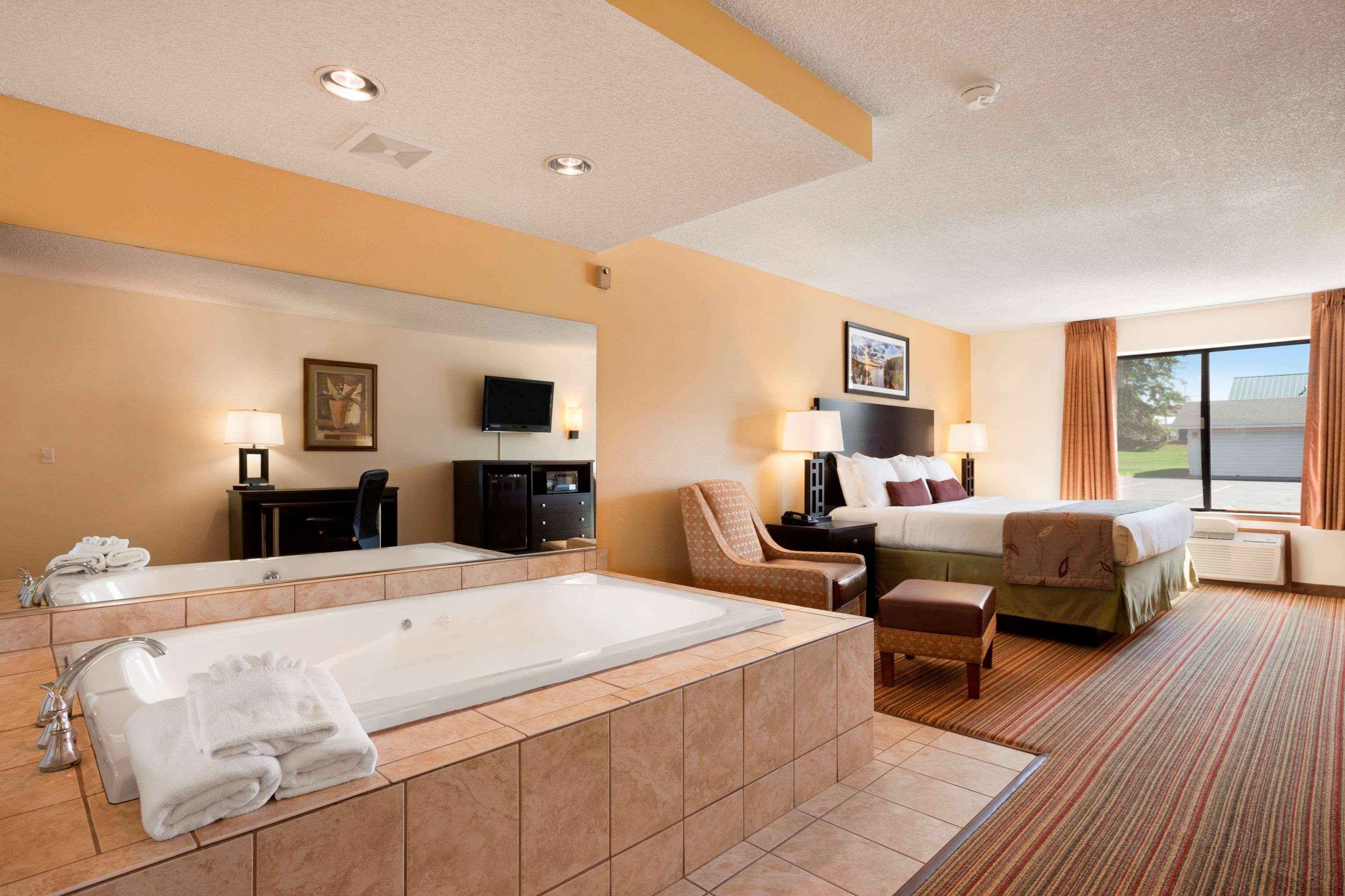 Ramada By Wyndham Wisconsin Dells I-90 Hotel Lake Delton Exterior foto