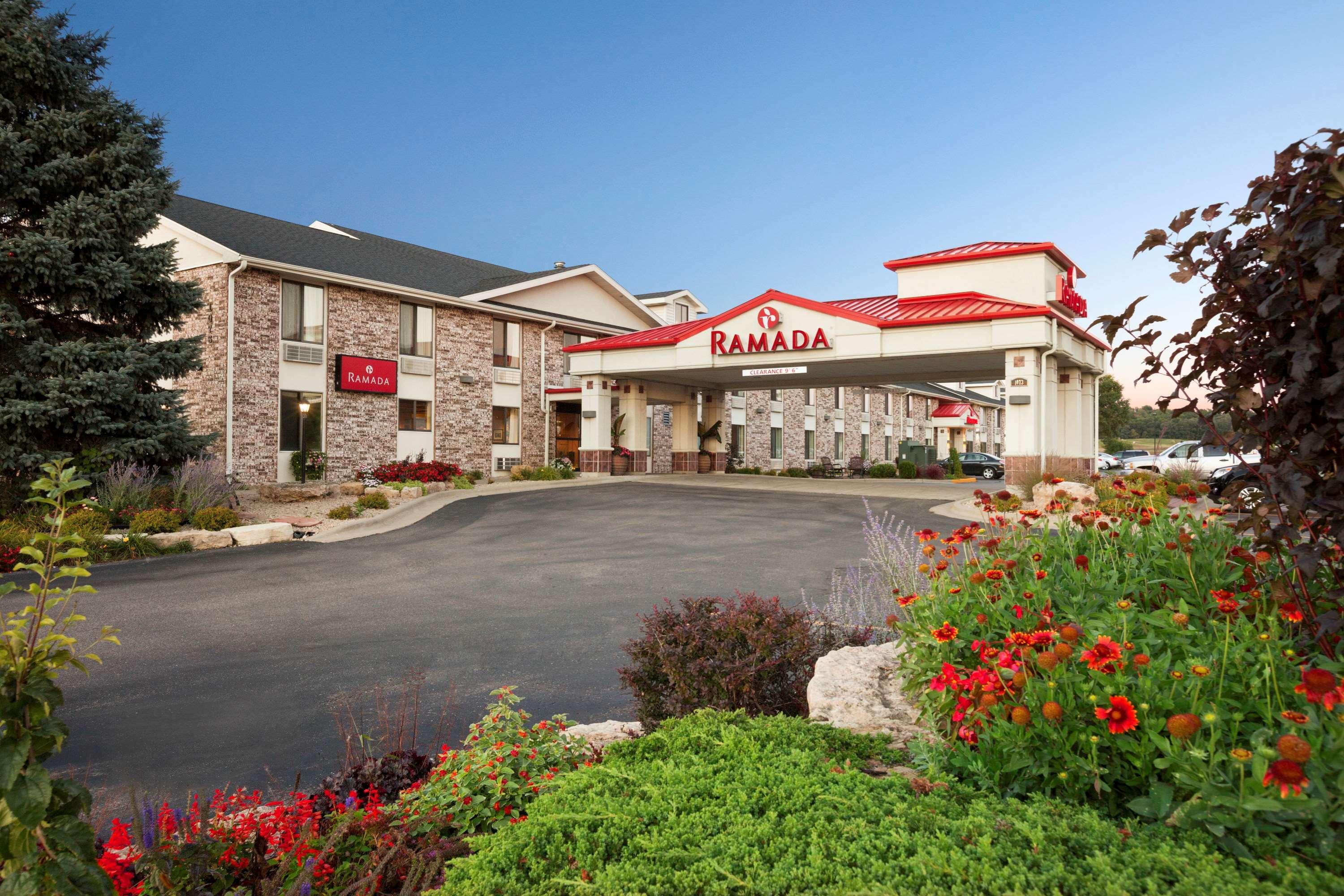 Ramada By Wyndham Wisconsin Dells I-90 Hotel Lake Delton Exterior foto
