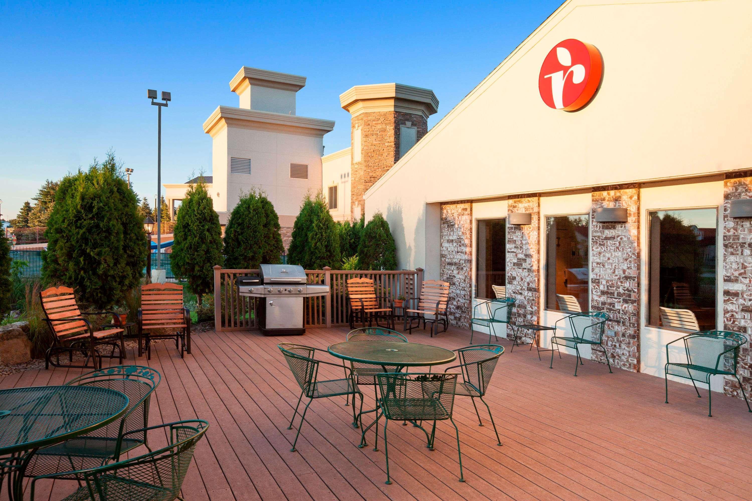 Ramada By Wyndham Wisconsin Dells I-90 Hotel Lake Delton Exterior foto