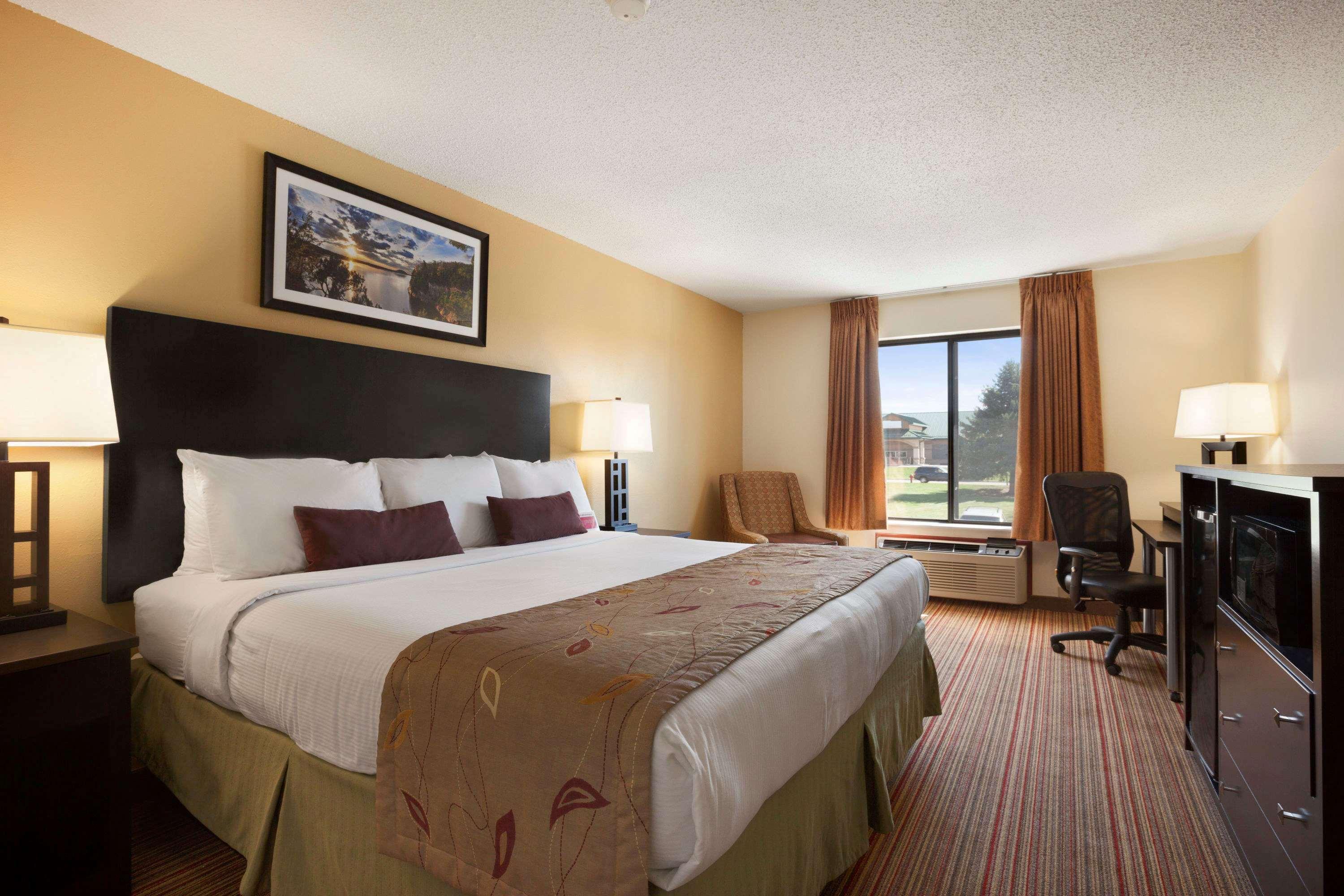 Ramada By Wyndham Wisconsin Dells I-90 Hotel Lake Delton Exterior foto