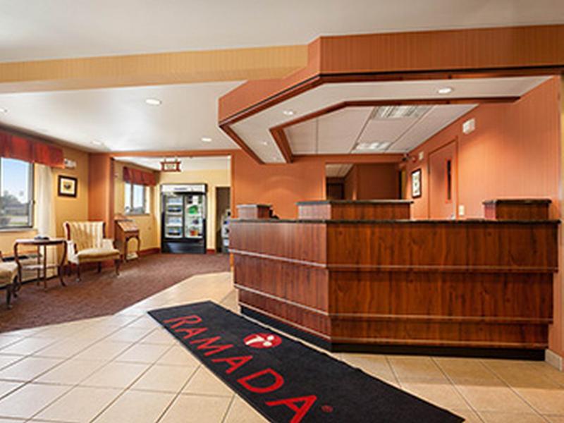 Ramada By Wyndham Wisconsin Dells I-90 Hotel Lake Delton Exterior foto