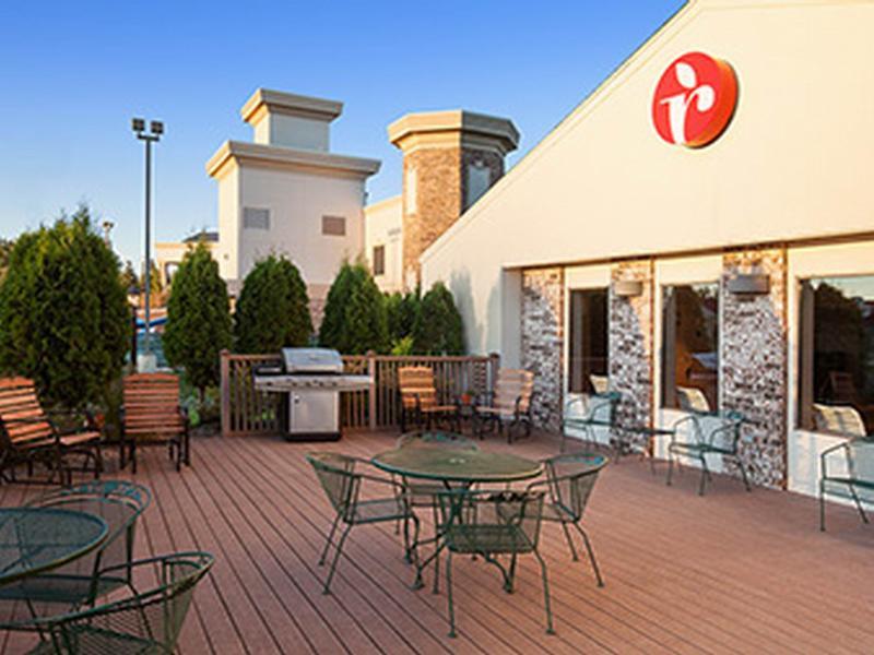 Ramada By Wyndham Wisconsin Dells I-90 Hotel Lake Delton Exterior foto