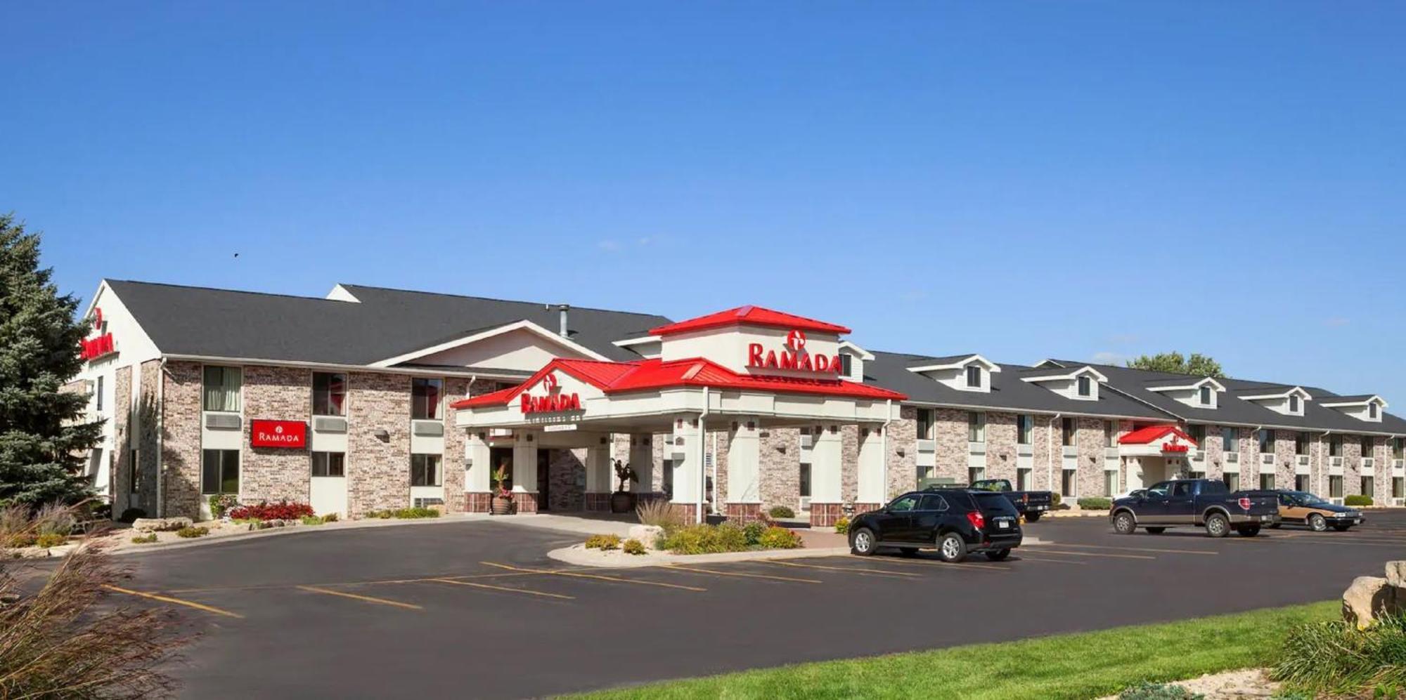 Ramada By Wyndham Wisconsin Dells I-90 Hotel Lake Delton Exterior foto
