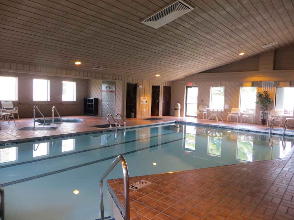 Ramada By Wyndham Wisconsin Dells I-90 Hotel Lake Delton Exterior foto