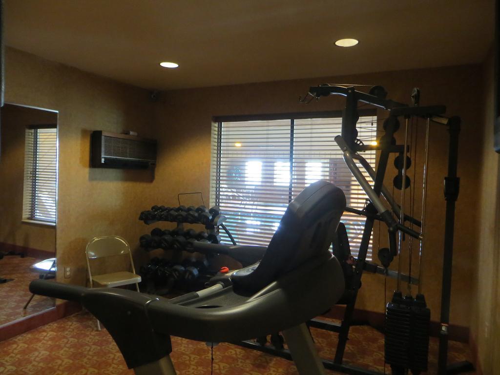 Ramada By Wyndham Wisconsin Dells I-90 Hotel Lake Delton Exterior foto