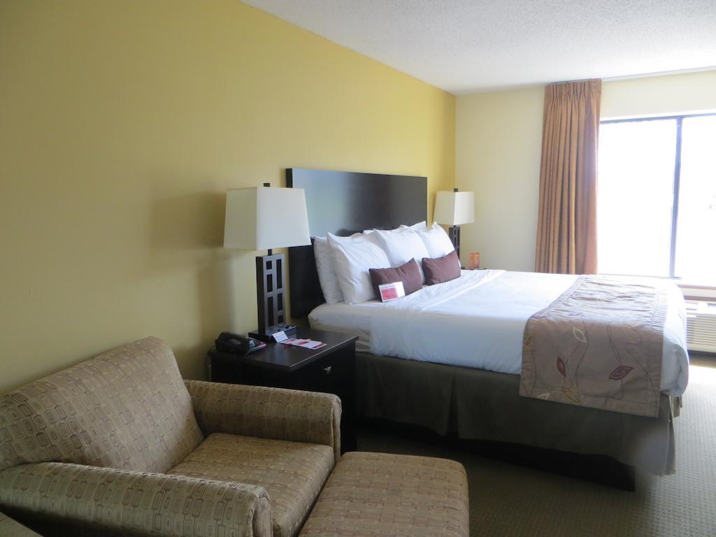 Ramada By Wyndham Wisconsin Dells I-90 Hotel Lake Delton Exterior foto