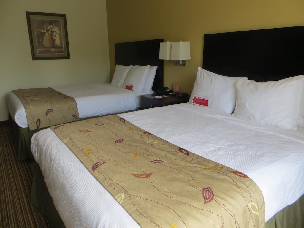 Ramada By Wyndham Wisconsin Dells I-90 Hotel Lake Delton Exterior foto